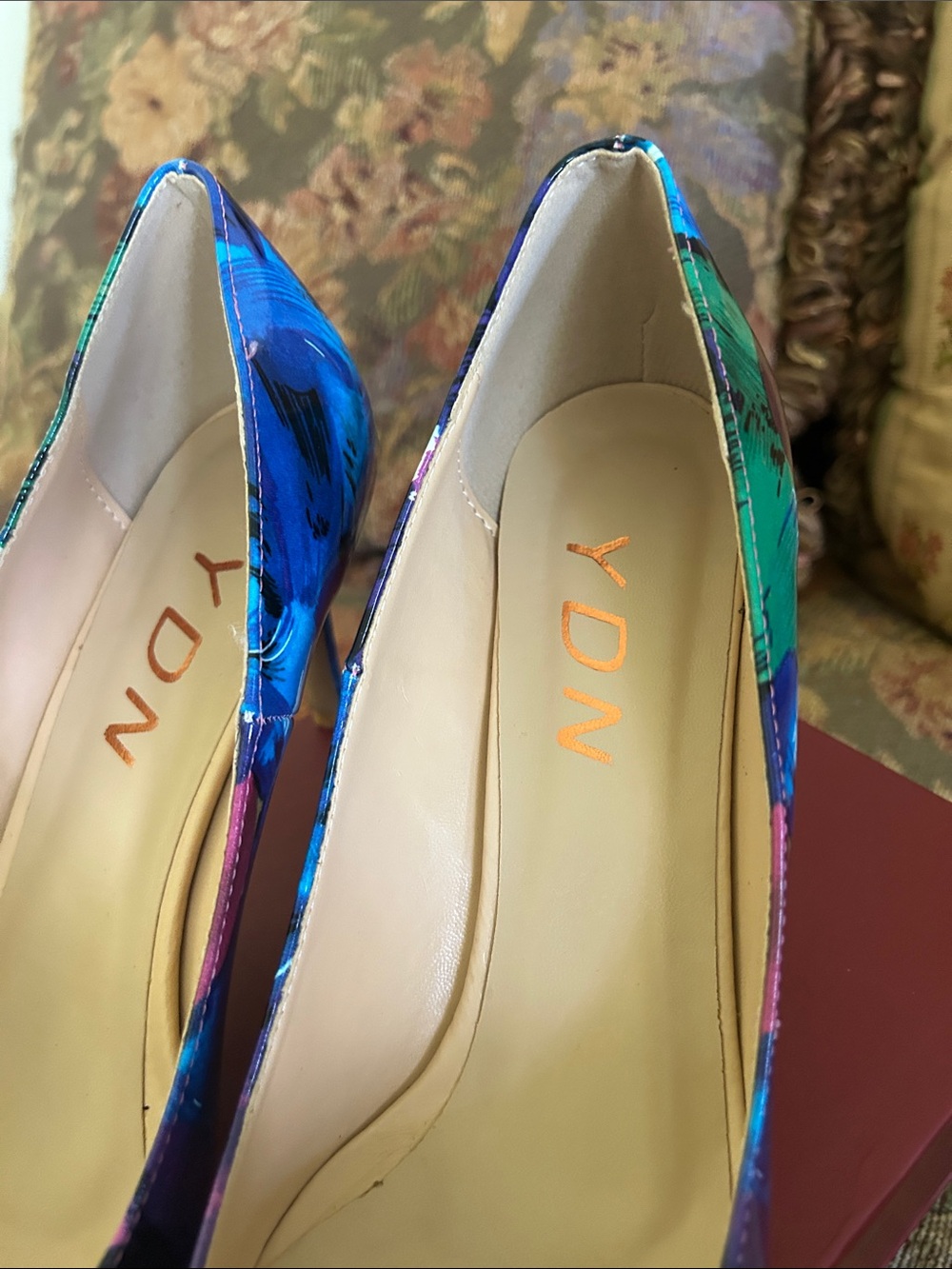 YDN Iridescent Blue-Purple Pointed Toe Heels - Picture 2 of 6